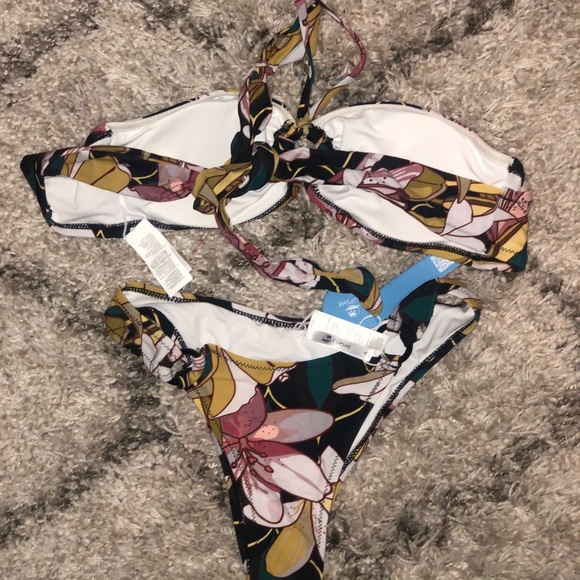 Cupshe halter bikini - Picture 2 of 4